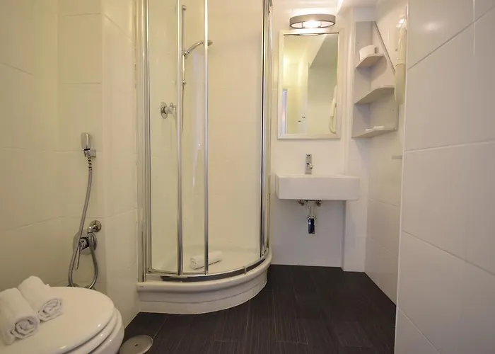 לינה וארוחת בוקר Habana's Design